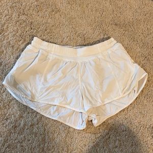 Lululemon Hotty Hot Low Rise Short 2.5"